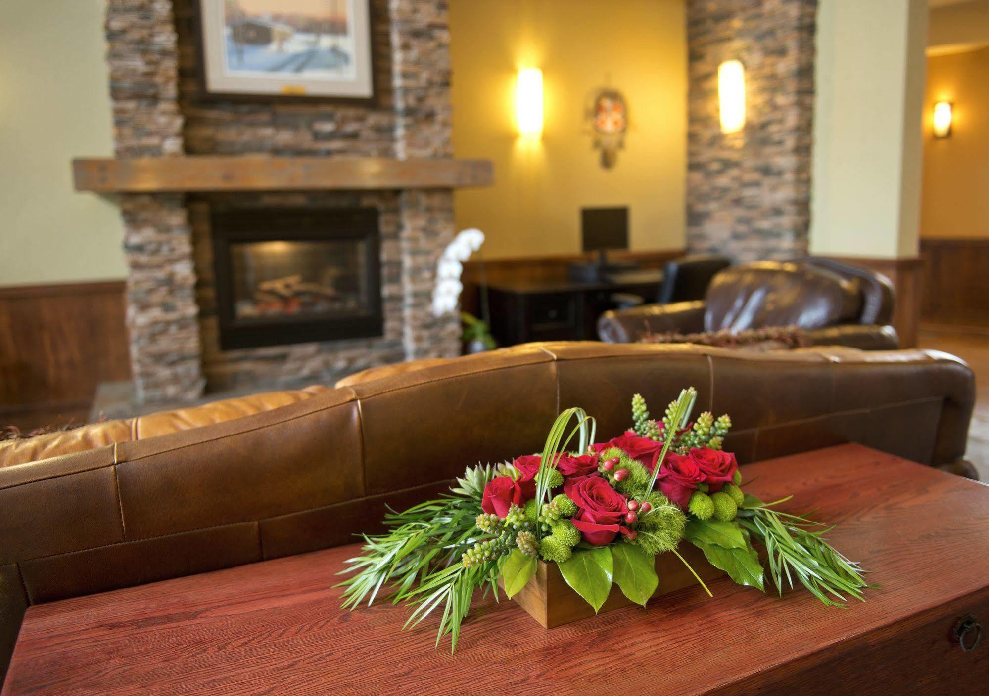 Gold Eagle Lodge Север Батлфорд Экстерьер фото